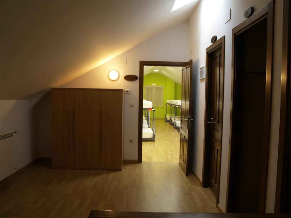 Albergue De Yebra Yebra de Basa 객실 사진